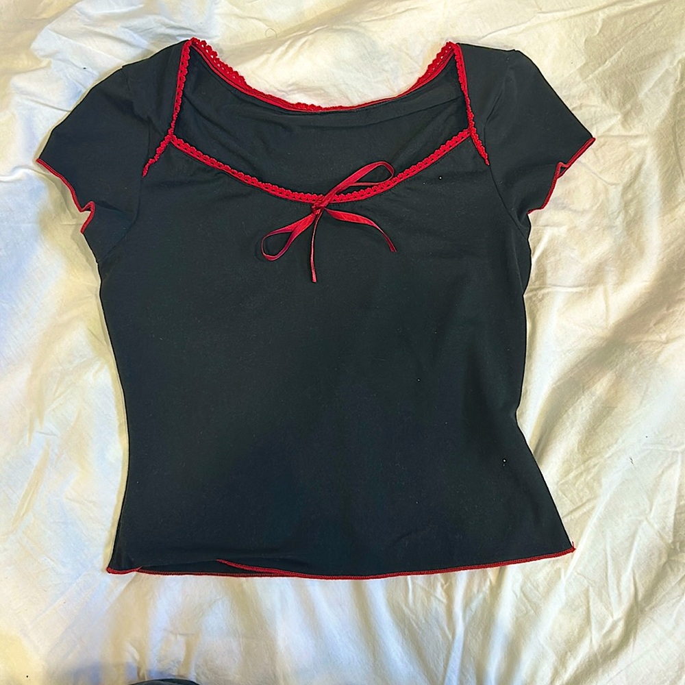 Black and red bow top